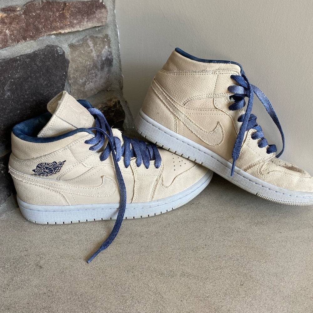 Nike Women's Sneakers in Beige and Navy